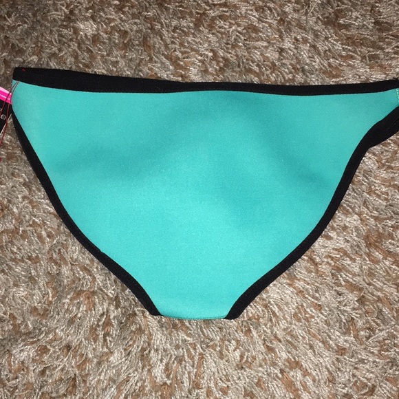 Cali Chic wetsuit swimsuit bottoms - Picture 5 of 5